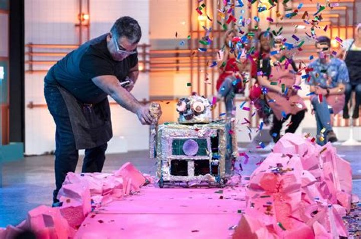 What happens to the cakes on Baking Impossible?