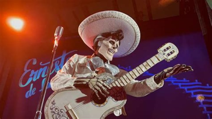What is Ernesto de la Cruz most famous song?