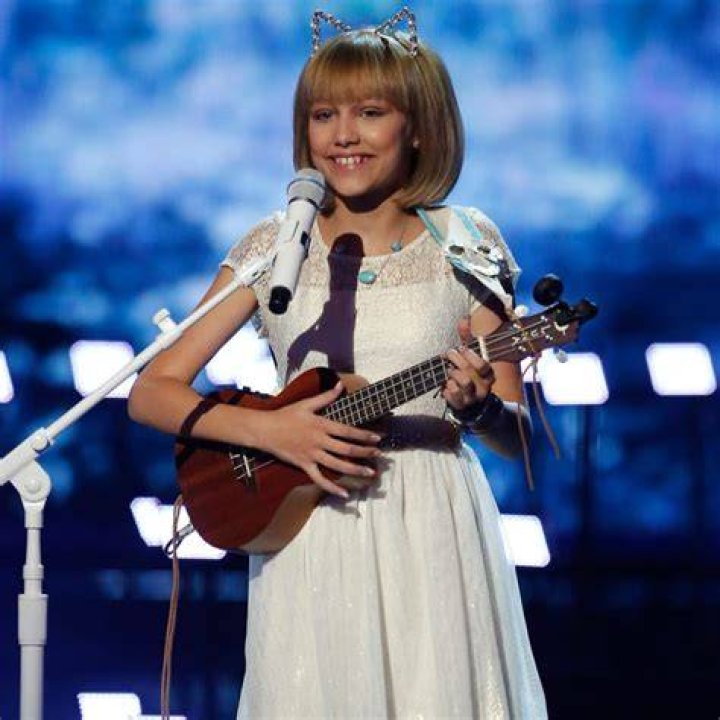 What is grace VanderWaal salary?