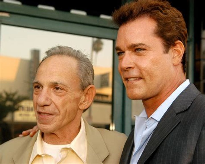 What restaurant did Henry Hill own?