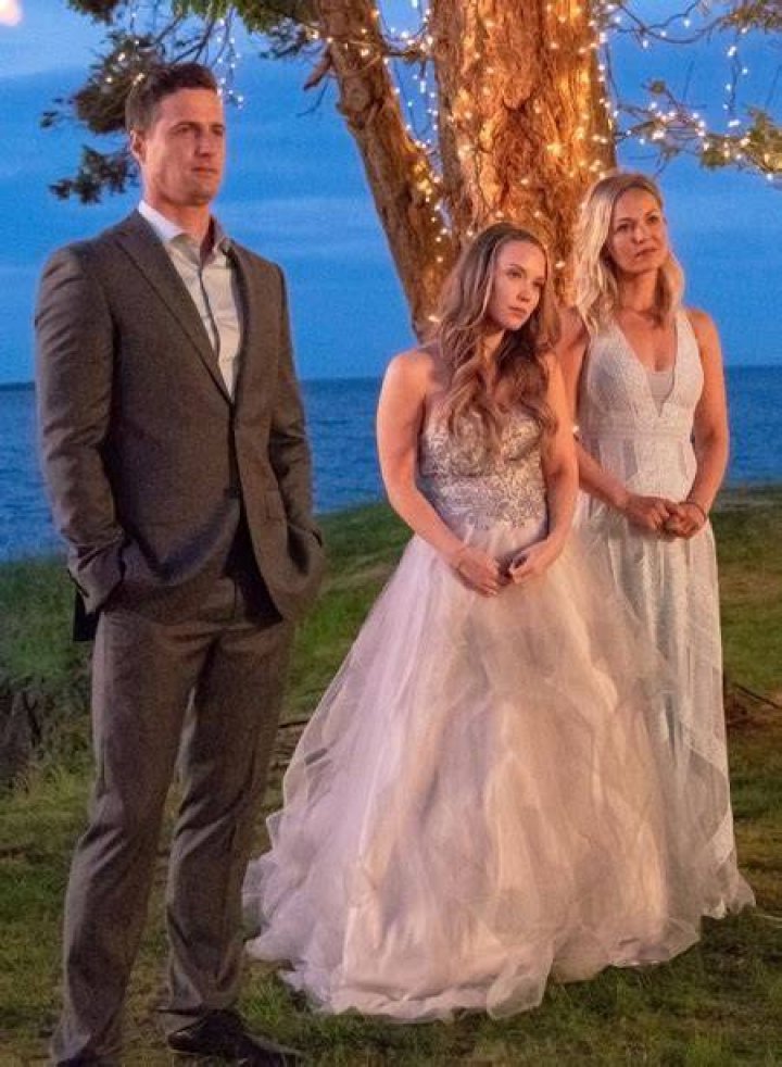When did Kevin and Sarah get married on Chesapeake Shores?