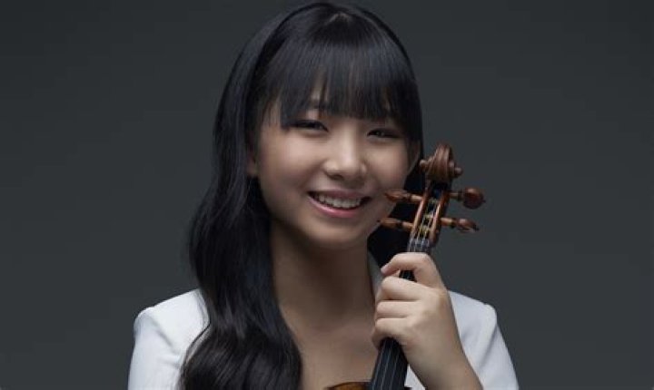 Where does Chloe Chua live?