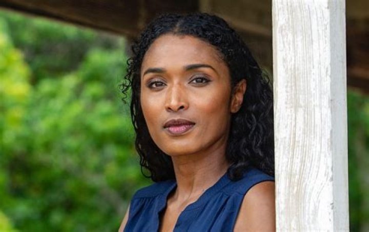 Which episode does Camille leave Death in Paradise?