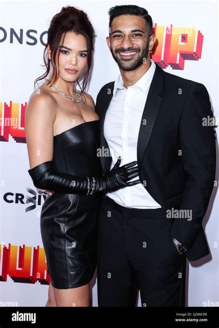 Who is Paris Berelc boyfriend?