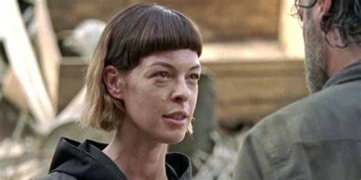 Who is the leader of the junk yard in the Walking Dead?