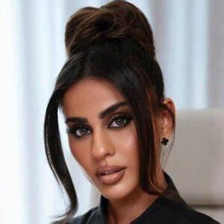 Youmi Khoury (Instagram Star) - Age, Birthday, Bio, Facts, Family, Net Worth, Height & More