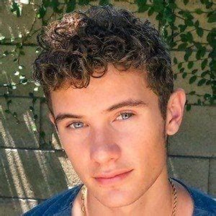 Zak Dossi (Music Producer) - Age, Birthday, Bio, Facts, Family, Net Worth, Height & More