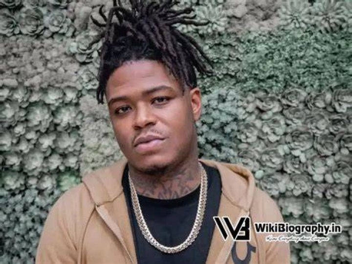 Zoe Osama (Rapper) - Age, Birthday, Bio, Facts, Family, Net Worth, Height & More